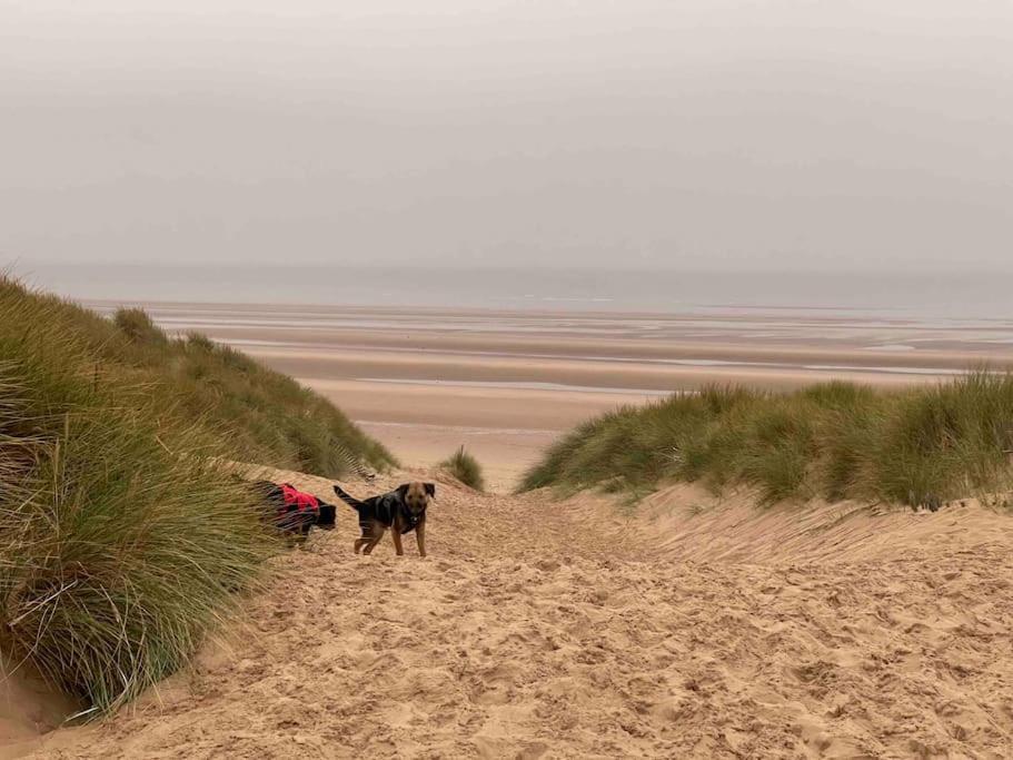 Formby, Spacious True Bungalow Steps From Beach Eksteriør bilde