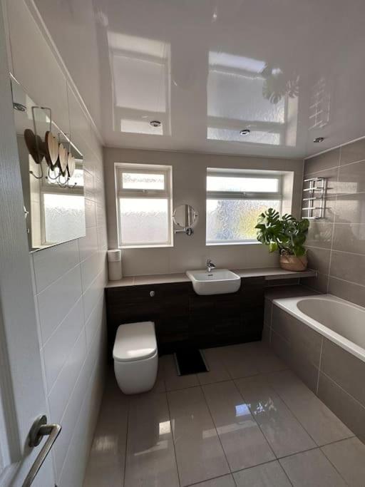 Formby, Spacious True Bungalow Steps From Beach Eksteriør bilde