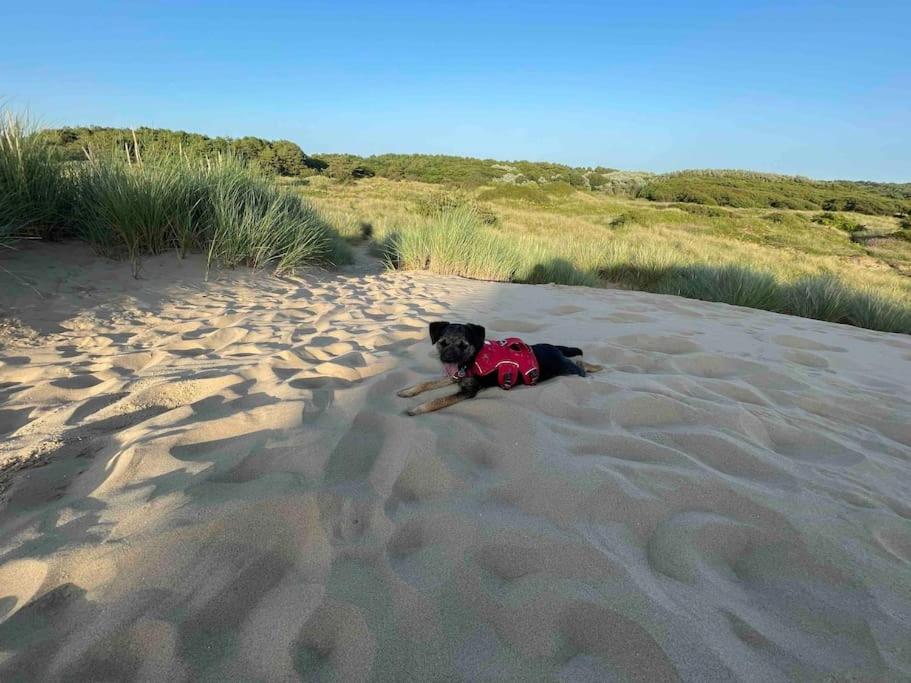 Formby, Spacious True Bungalow Steps From Beach Eksteriør bilde