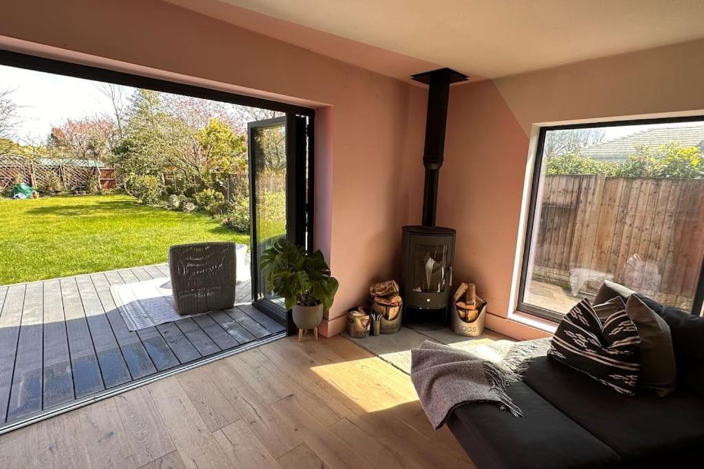 Formby, Spacious True Bungalow Steps From Beach Eksteriør bilde